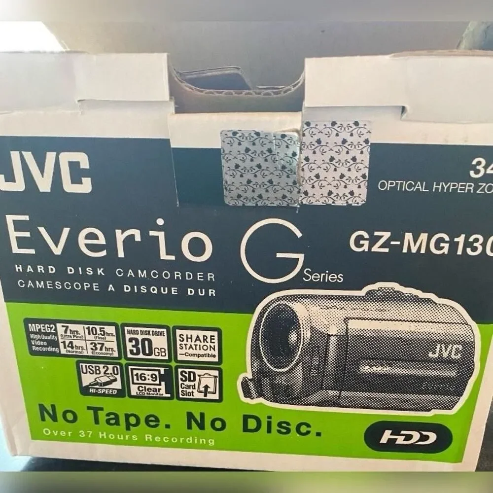 JVC Everio GZ-MG130U 30GB HDD Camcorder 34x Zoom SD Card Slot Silver Remote READ